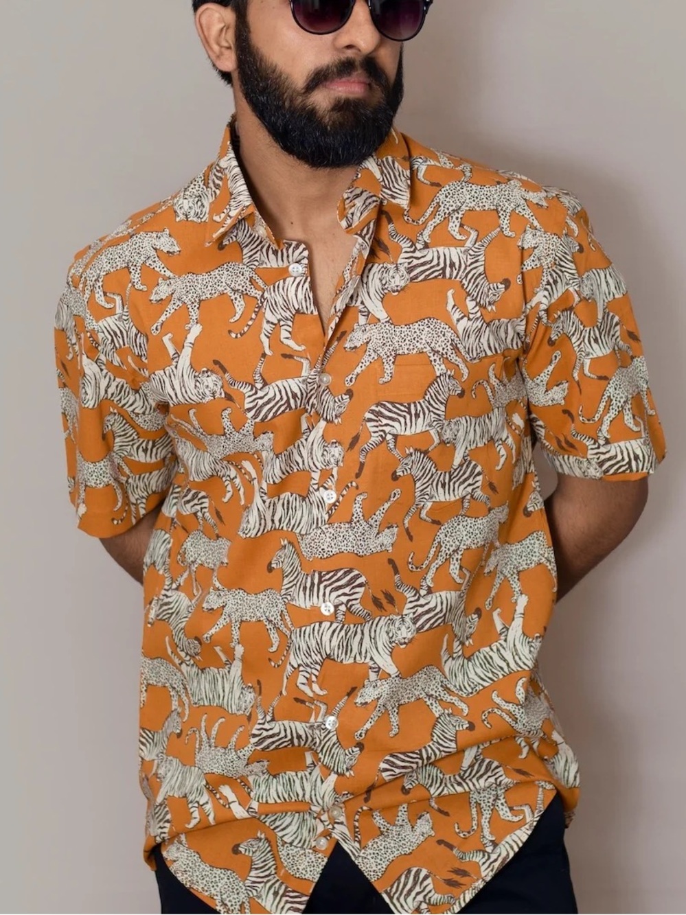 Old Navy Men's Safari Animal Print Button Down Shirt Novelty Casual Size M